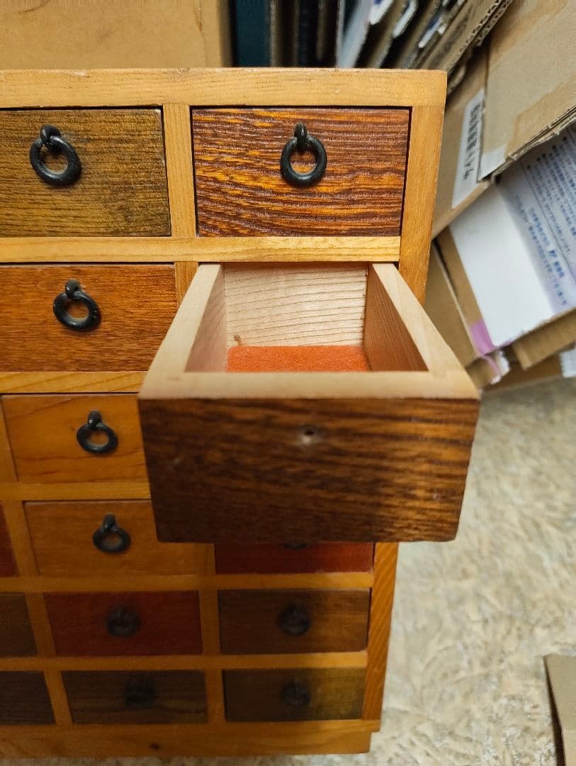 手作り木工品、引き出し式収納 約40cm 30個ミニ引出し