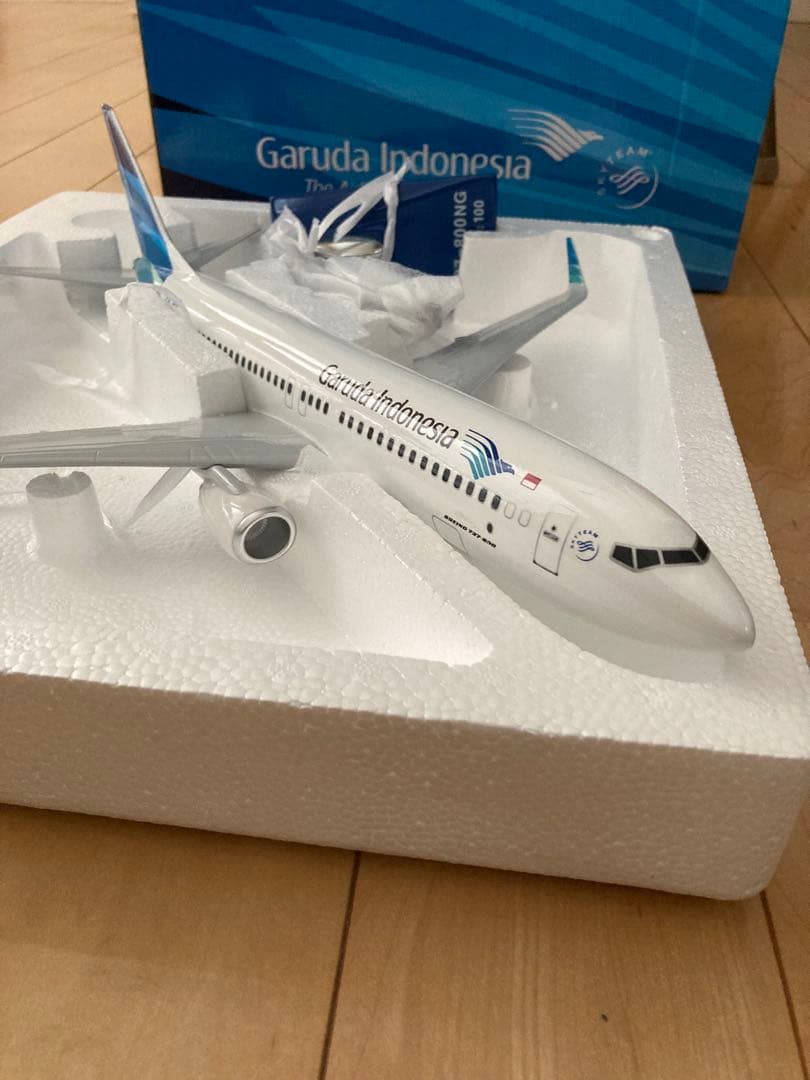ガルーダ　インドネシア 航空機モデル 1/100スケール B737-800NG
