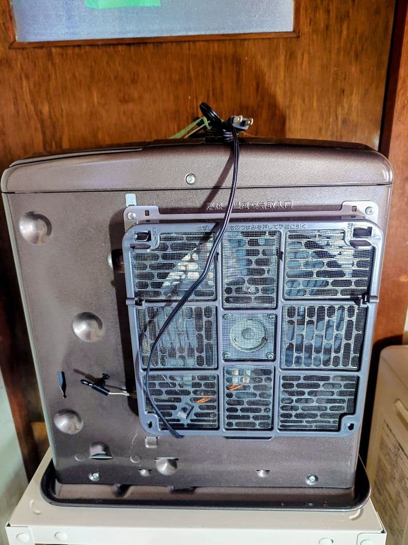 ダイニチ石油ブルーヒータープラチナブラウン色。