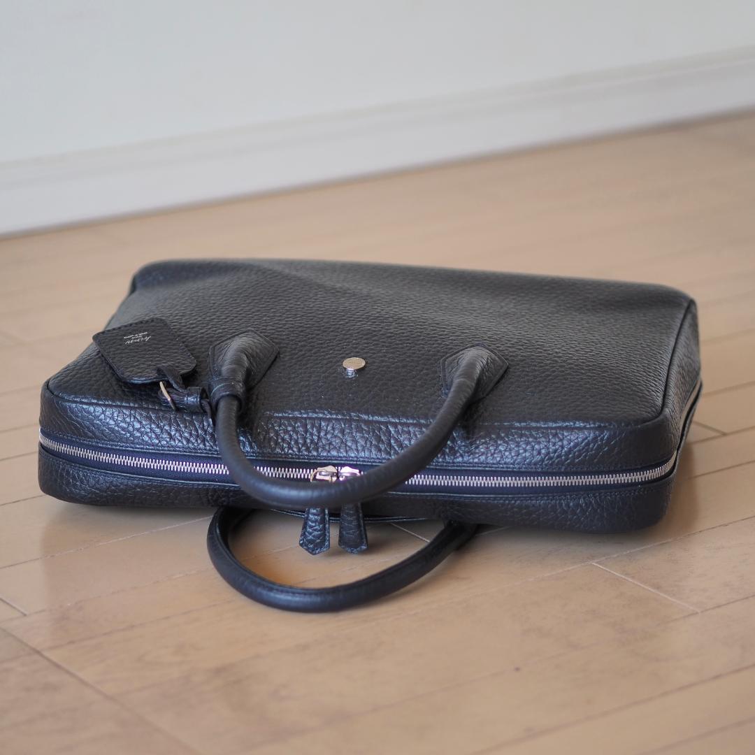 【極美品・定価85,800円】 hinn エンボスレザー ビジネスバッグ