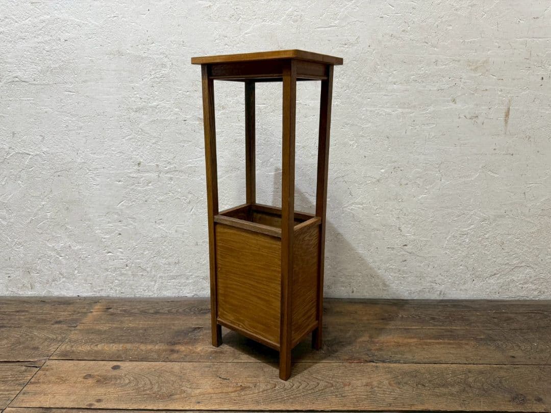 1178 小ぶりなサイドテーブル　陳列台　展示台　花台　古家具　レトロ　和モダン