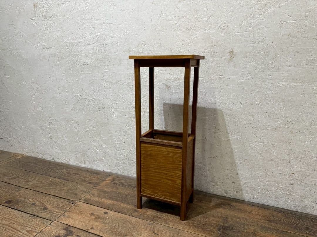 1178 小ぶりなサイドテーブル　陳列台　展示台　花台　古家具　レトロ　和モダン