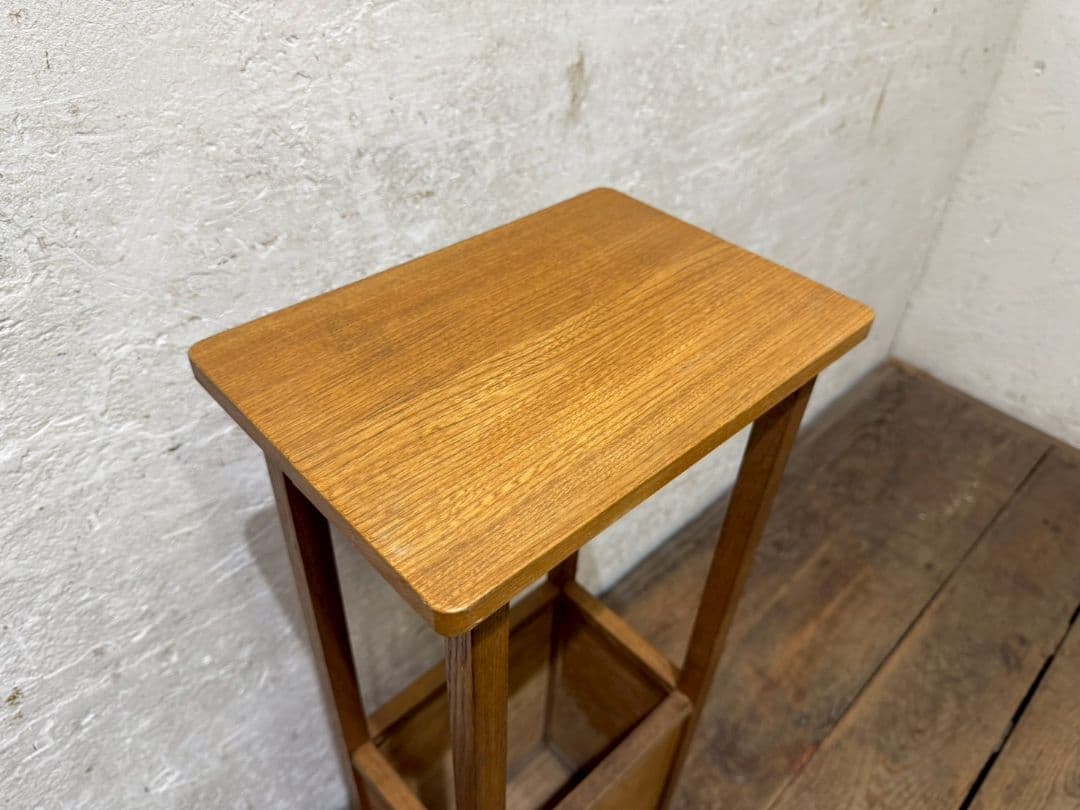 1178 小ぶりなサイドテーブル　陳列台　展示台　花台　古家具　レトロ　和モダン