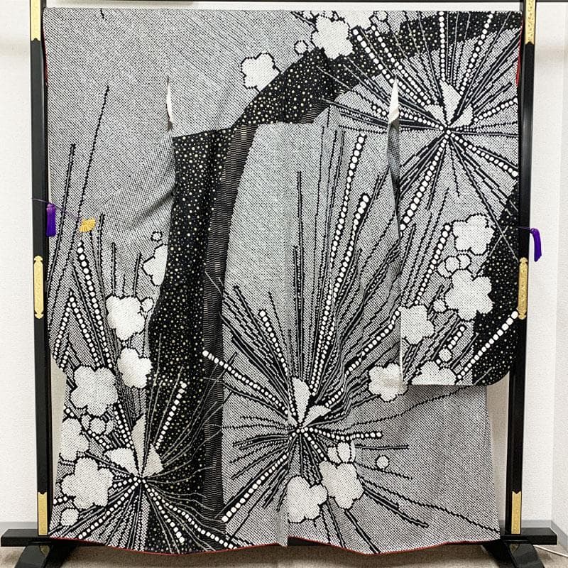 412z7☆振袖 総絞り 金彩 梅 松の葉 身幅広め 黒☆美品 成人式 結婚式