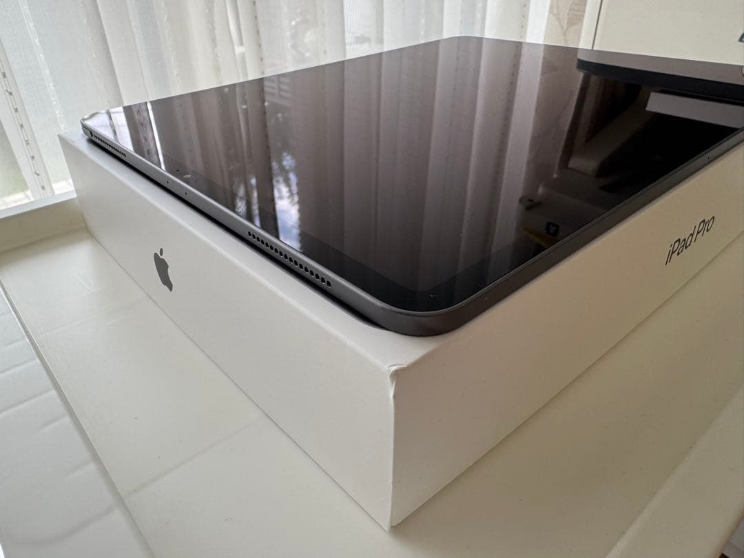 iPad Pro 12.9 インチ 第4世代 +Smart Keyboard