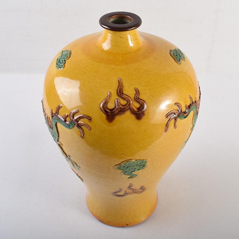 中国　黄地　貼雲龍文　梅瓶　時代箱付　M　R8821B