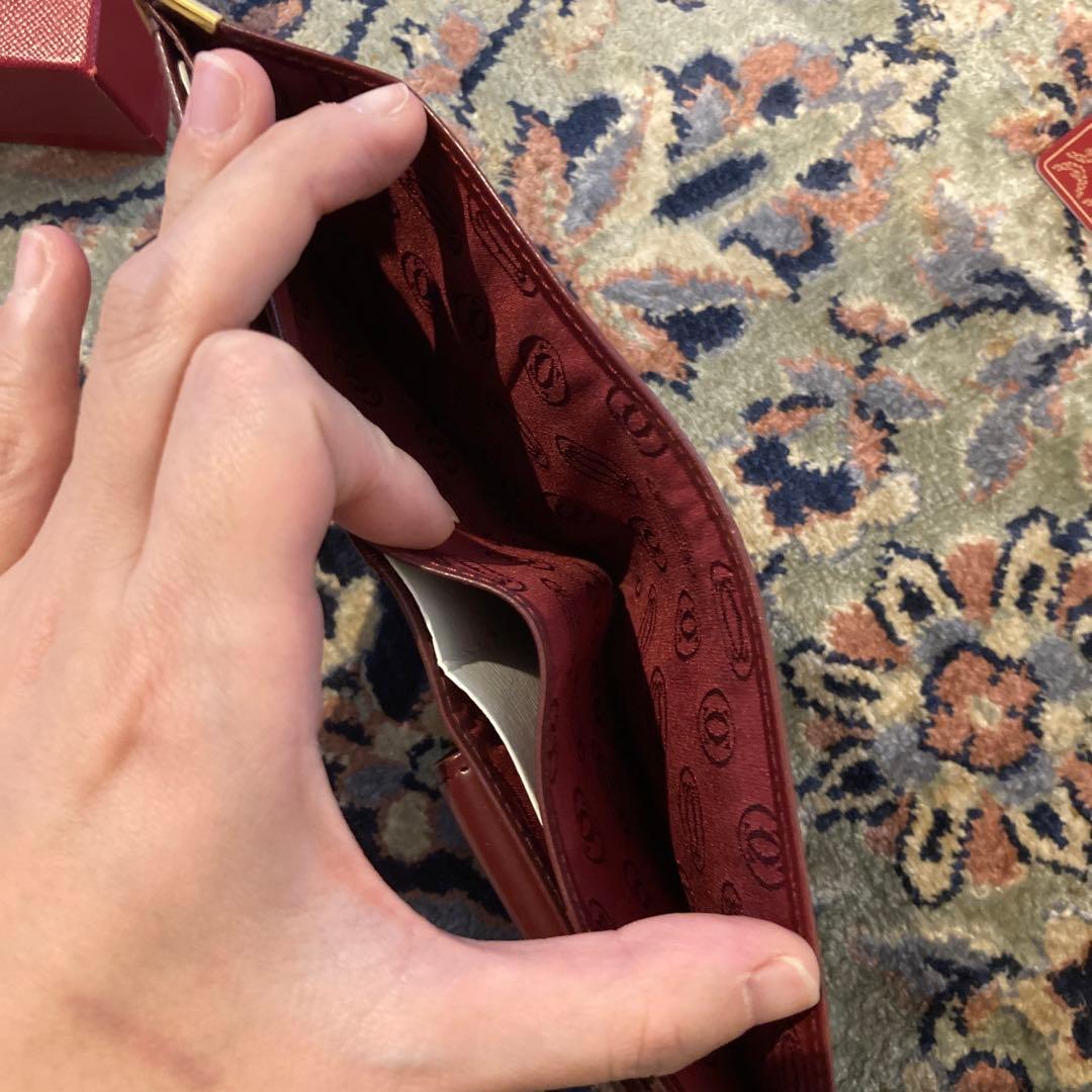 Cartier カルティエ　エンボスロゴ　二つ折り財布 ボルドー