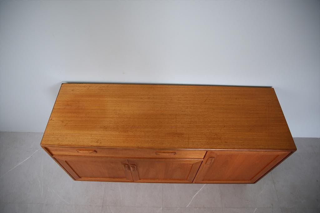 英国アンティークG-PLANジープラン製サイドボード/チェスト(92-140)