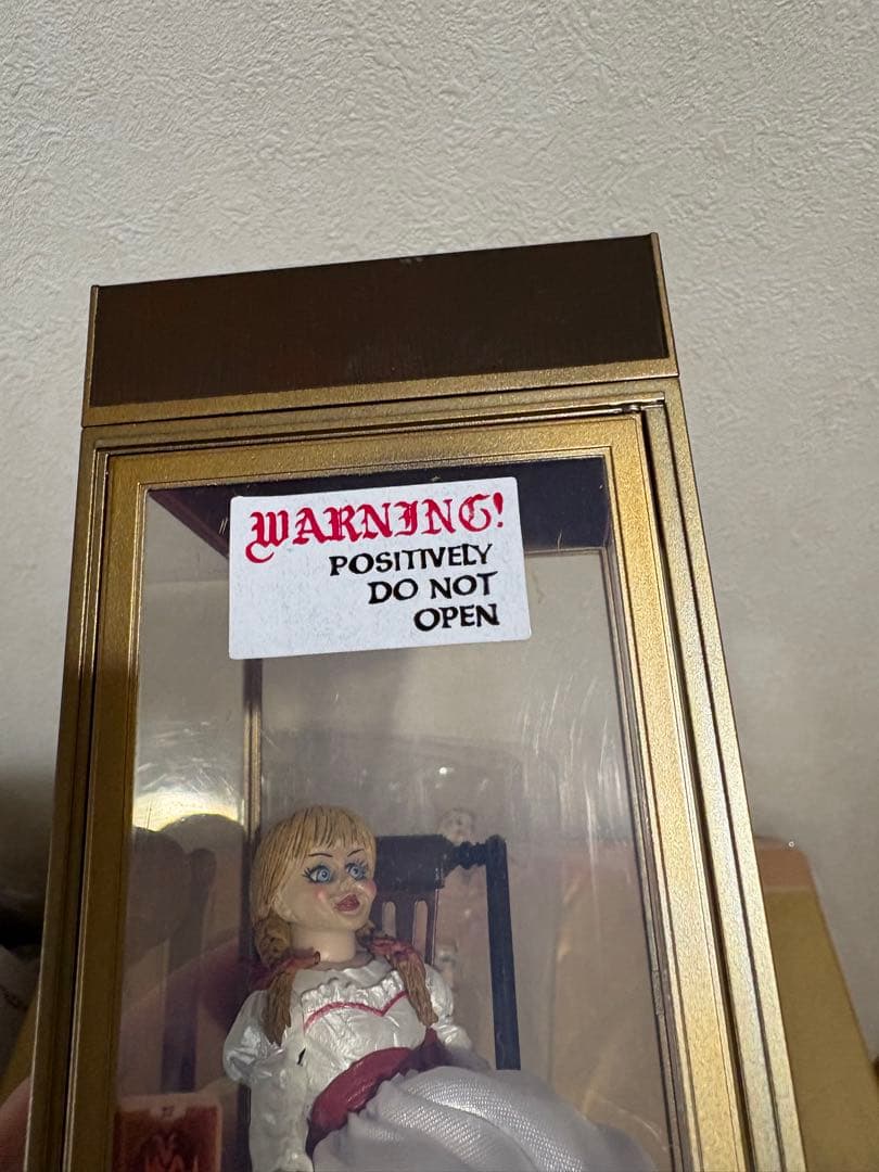 neca ネカ アナベル 死霊博物館 アナベルwithショーケース 3520