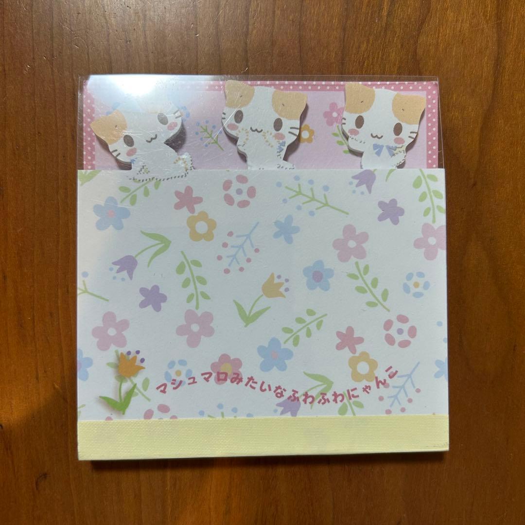サンリオ　マシュマロみたいなふわふわにゃんこ　メモ帳