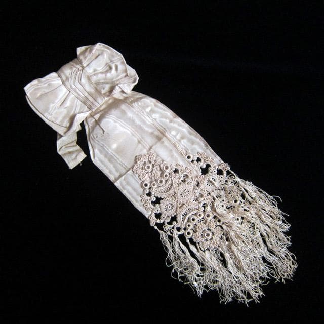 フランスアンティーク 絹リボン 腕章 プルミエコミニョン マクラメ編