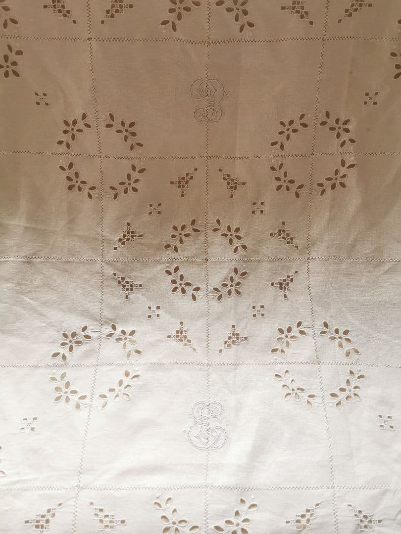 アンティークフランス アングレーズレース モノグラム刺繍＆カットワーク麻クロス