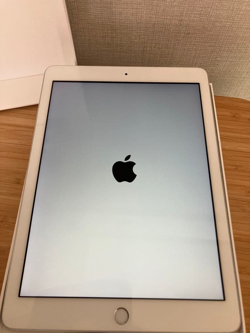 iPad 第6世代 32GB シルバー