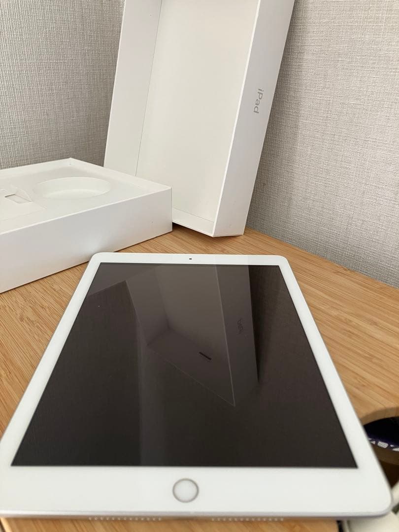 iPad 第6世代 32GB シルバー