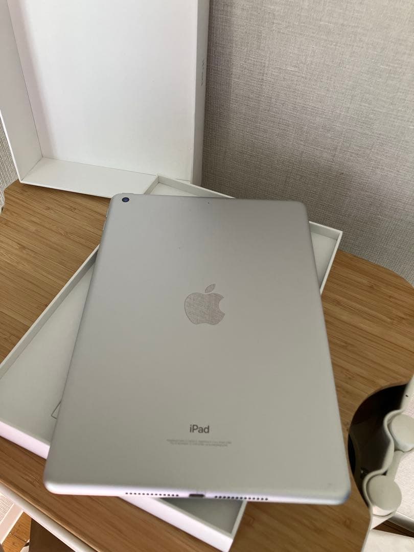 iPad 第6世代 32GB シルバー