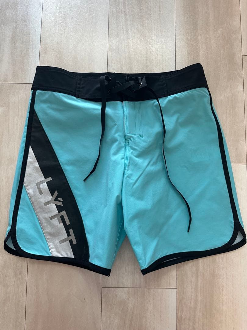 【新品未使用】LYFT サーフパンツ XSサイズ 水色