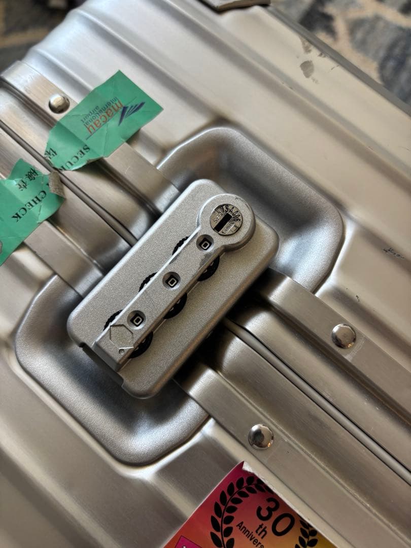 RIMOWA リモワ アルミ 大型 スーツケース シルバー（キャスター1つ欠損）