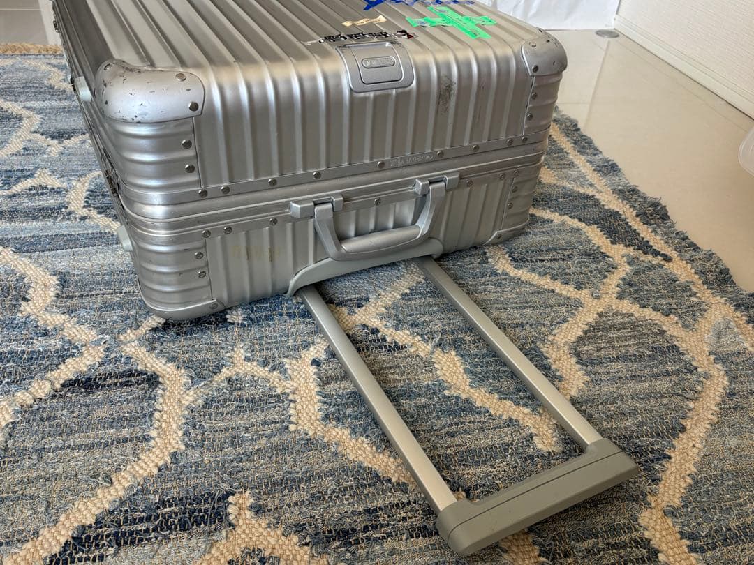 RIMOWA リモワ アルミ 大型 スーツケース シルバー（キャスター1つ欠損）