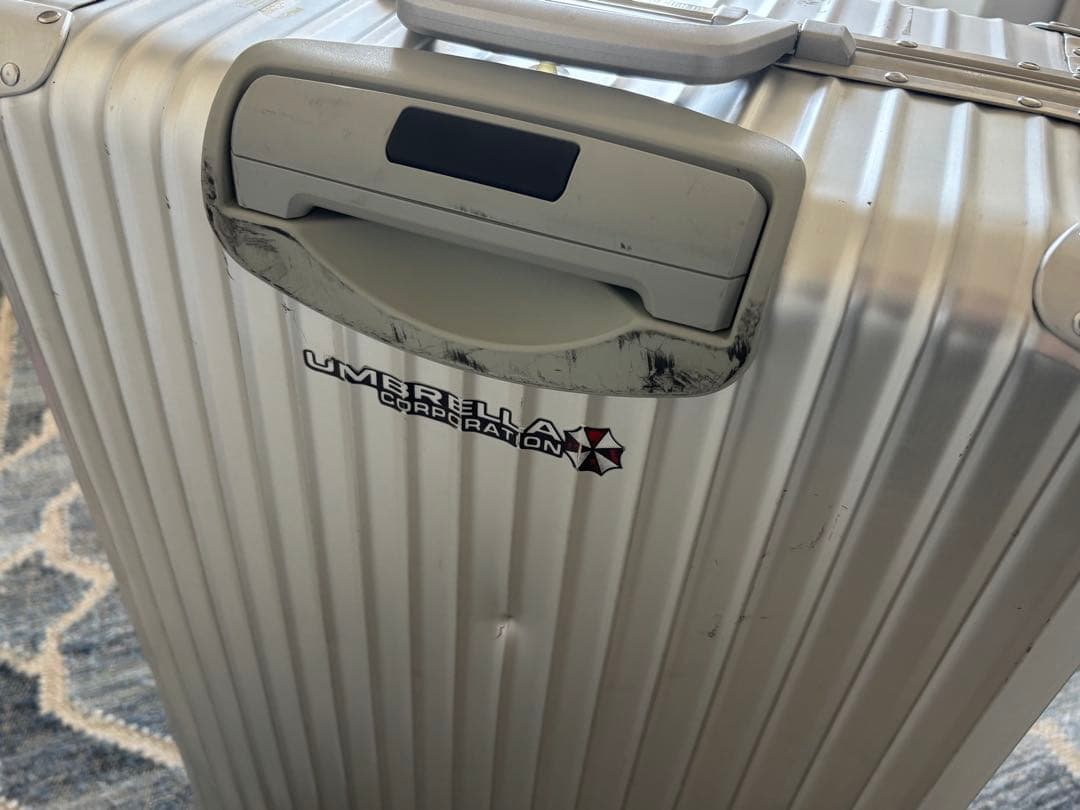 RIMOWA リモワ アルミ 大型 スーツケース シルバー（キャスター1つ欠損）