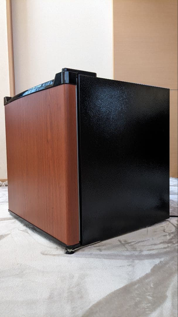 小型冷蔵庫　46L PRC-B051D-M