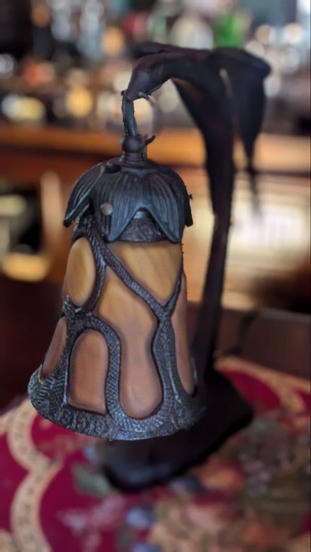 アンティーク 鳥がくわえる卓上ライト メタル製スタンド オレンジカラー