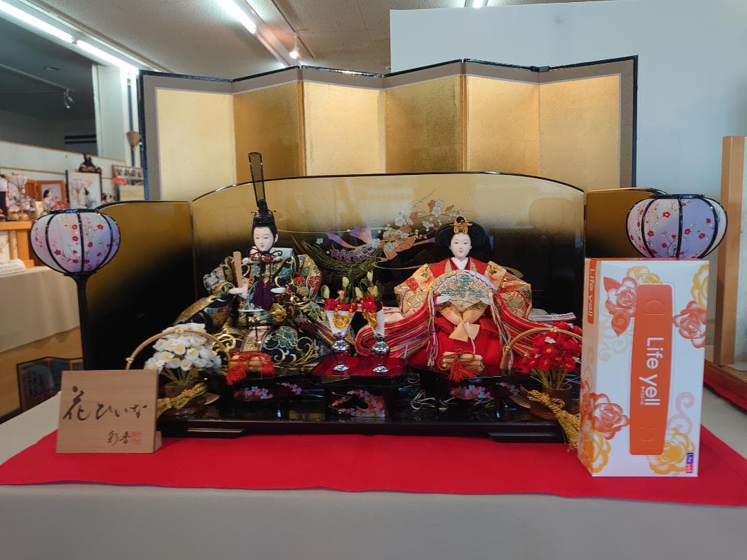 ●新品おひなさま●　金襴衣装飾り　落とし屏風スタイル　フルセット