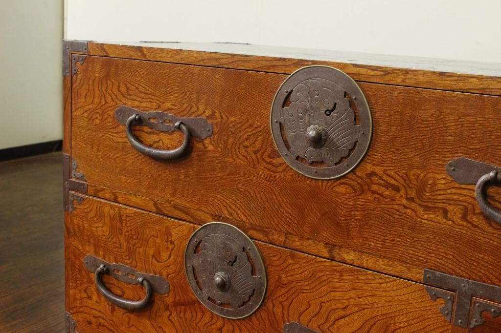 欅共縁！蝶覆輪！時代箪笥・四杯！和家具サイドボード古家具和モダンローチェスト古布