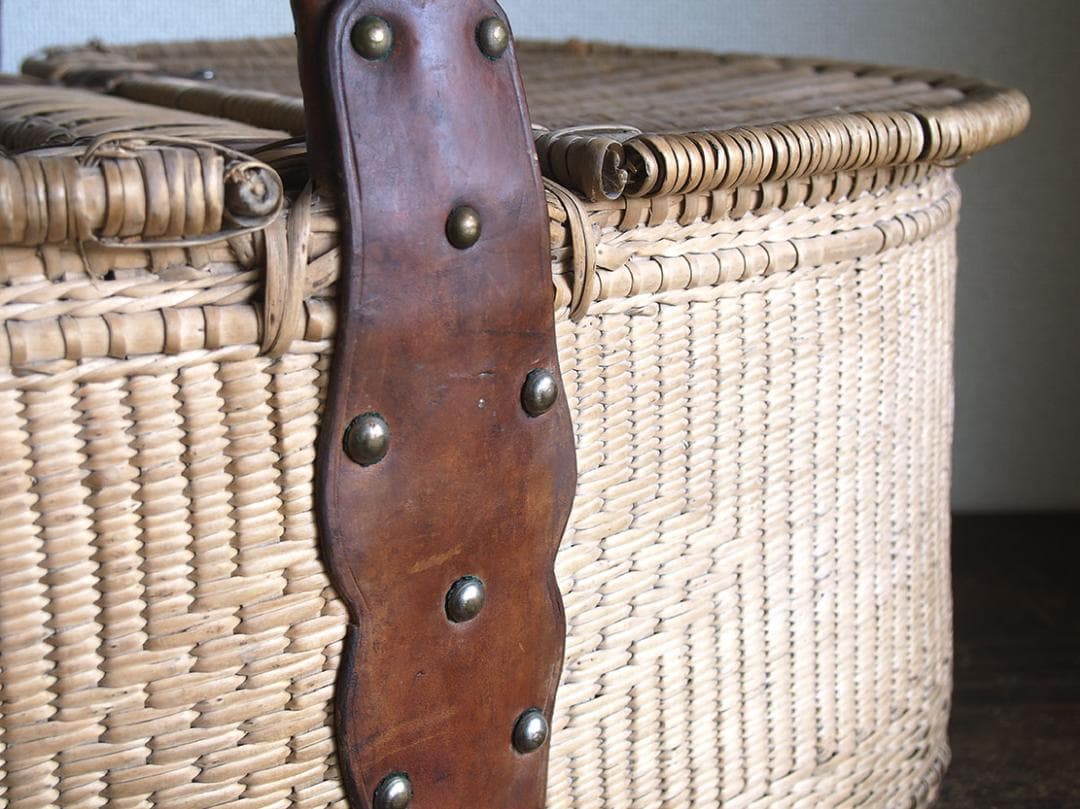 ふた付き 皮ハンドル大きなバスケット 民藝 パニエ かご細工 柳 籐/K351