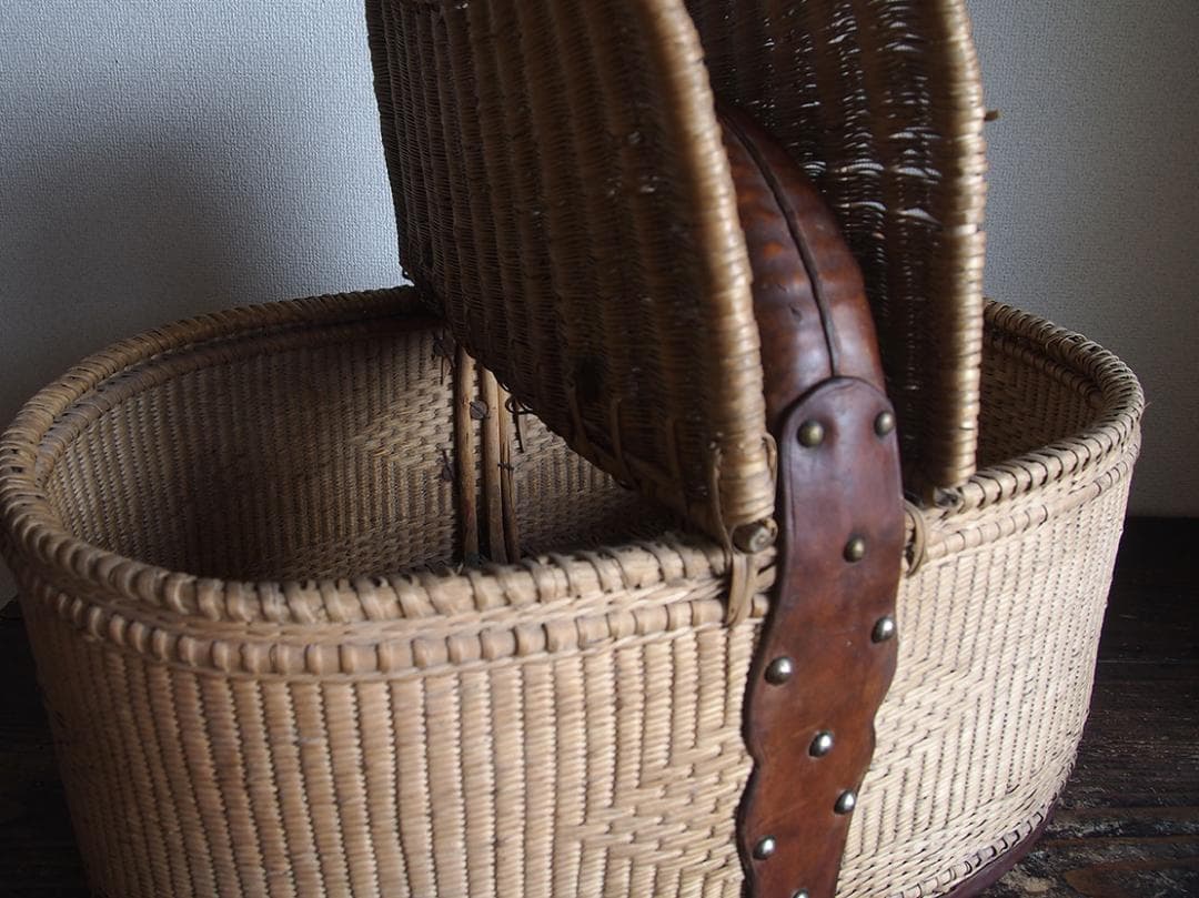 ふた付き 皮ハンドル大きなバスケット 民藝 パニエ かご細工 柳 籐/K351