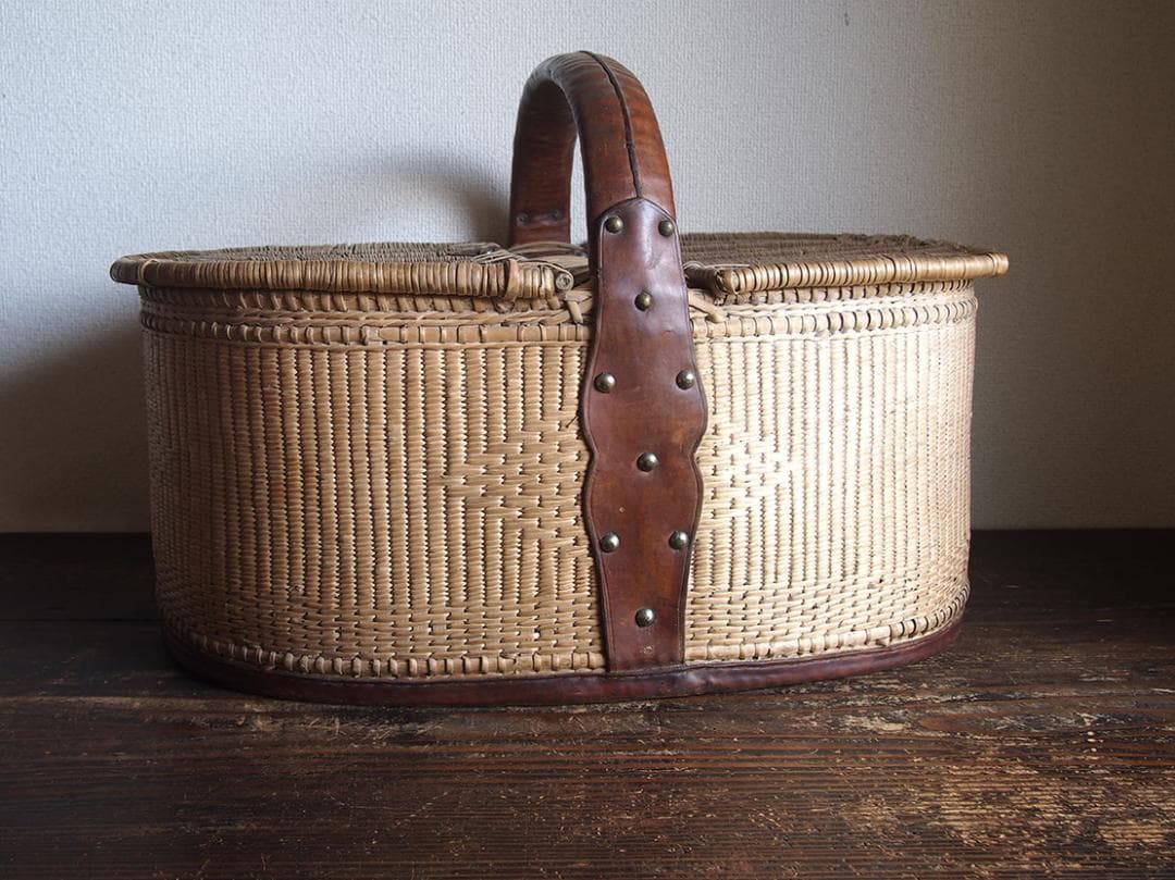 ふた付き 皮ハンドル大きなバスケット 民藝 パニエ かご細工 柳 籐/K351
