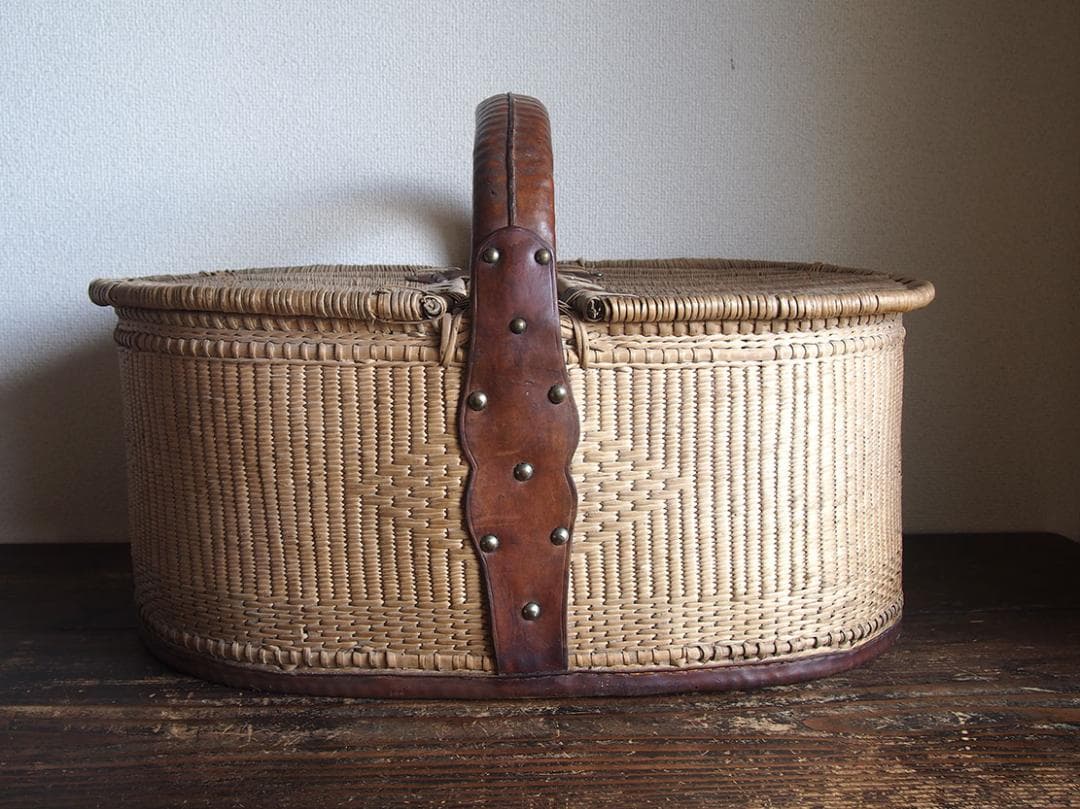 ふた付き 皮ハンドル大きなバスケット 民藝 パニエ かご細工 柳 籐/K351