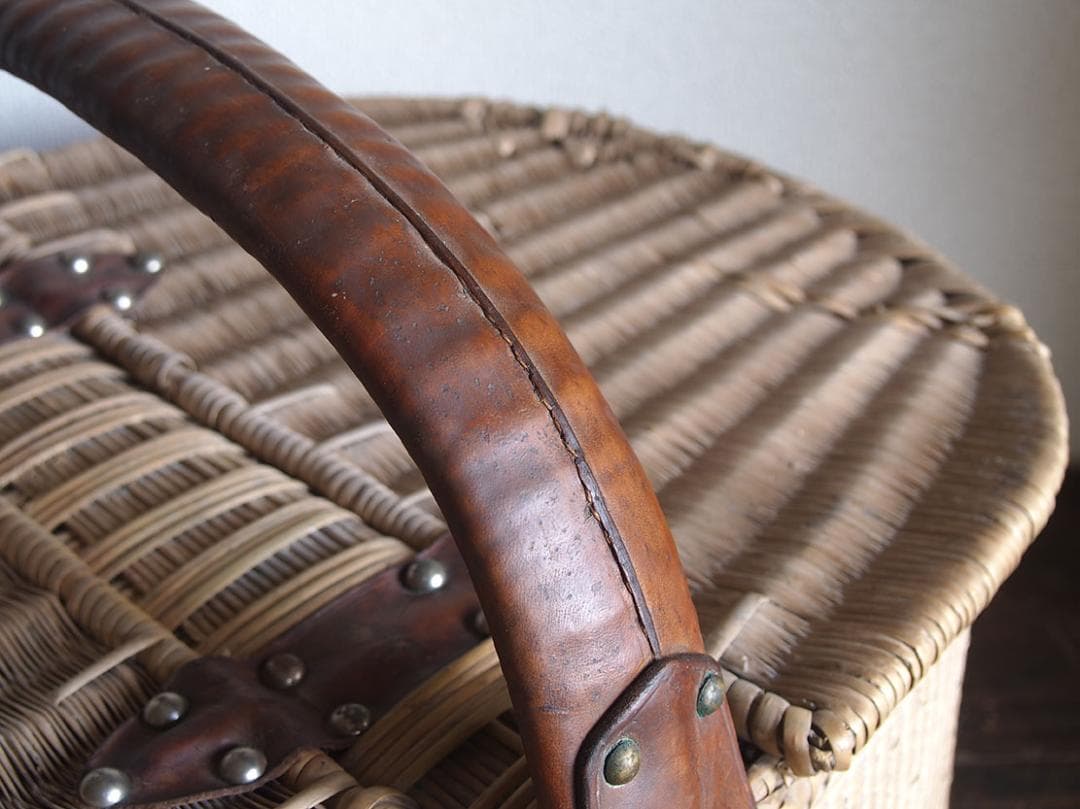 ふた付き 皮ハンドル大きなバスケット 民藝 パニエ かご細工 柳 籐/K351