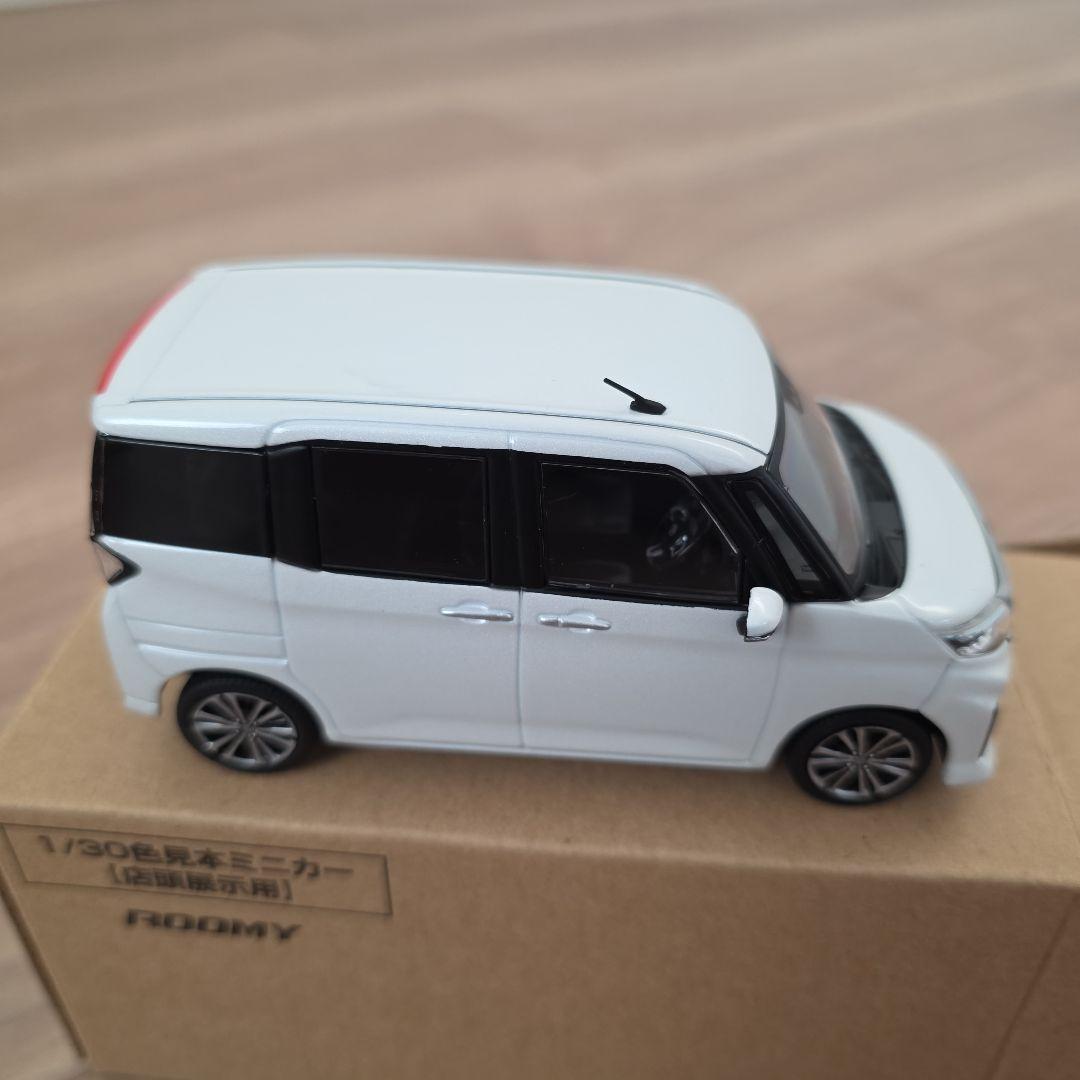 トヨタ ルーミー 1/30 カラーサンプル　希少