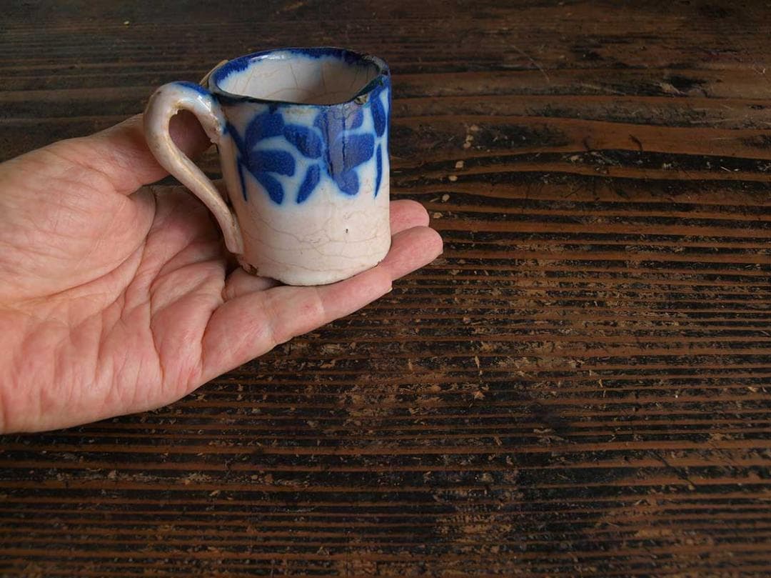 青い模様の小さなカップ マニセス ムエル ブリュロカップ スペイン古陶/J981