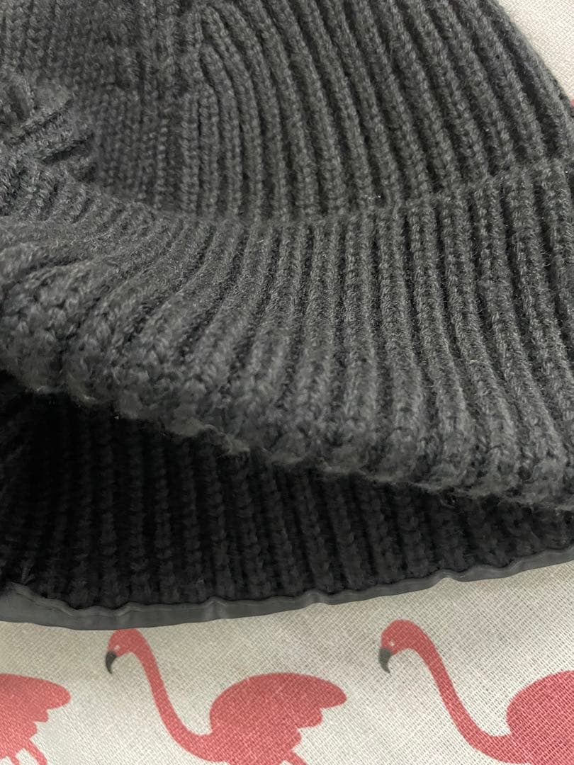美品プラダ　ブラック　ニット帽 Mサイズ