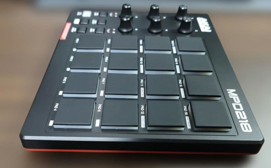 AKAI MPD218 MIDIパッド