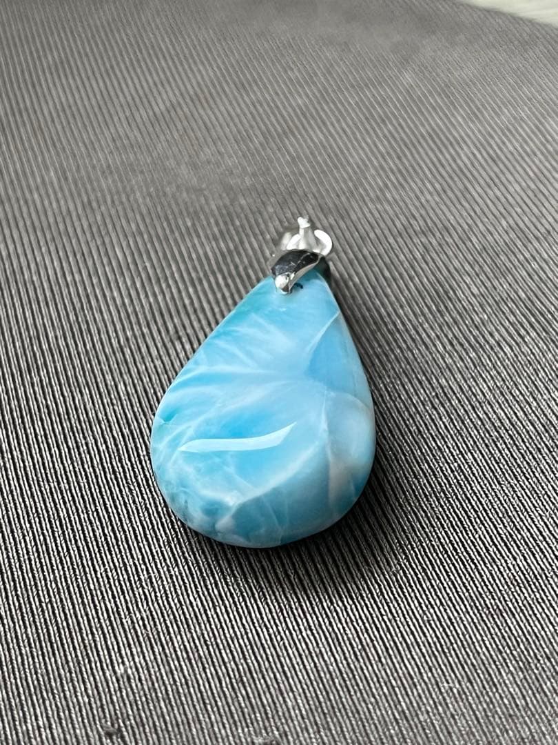 天然石ラリマー☆高品質！しずく型ペンダントトップ☆両面違う模様で素敵！