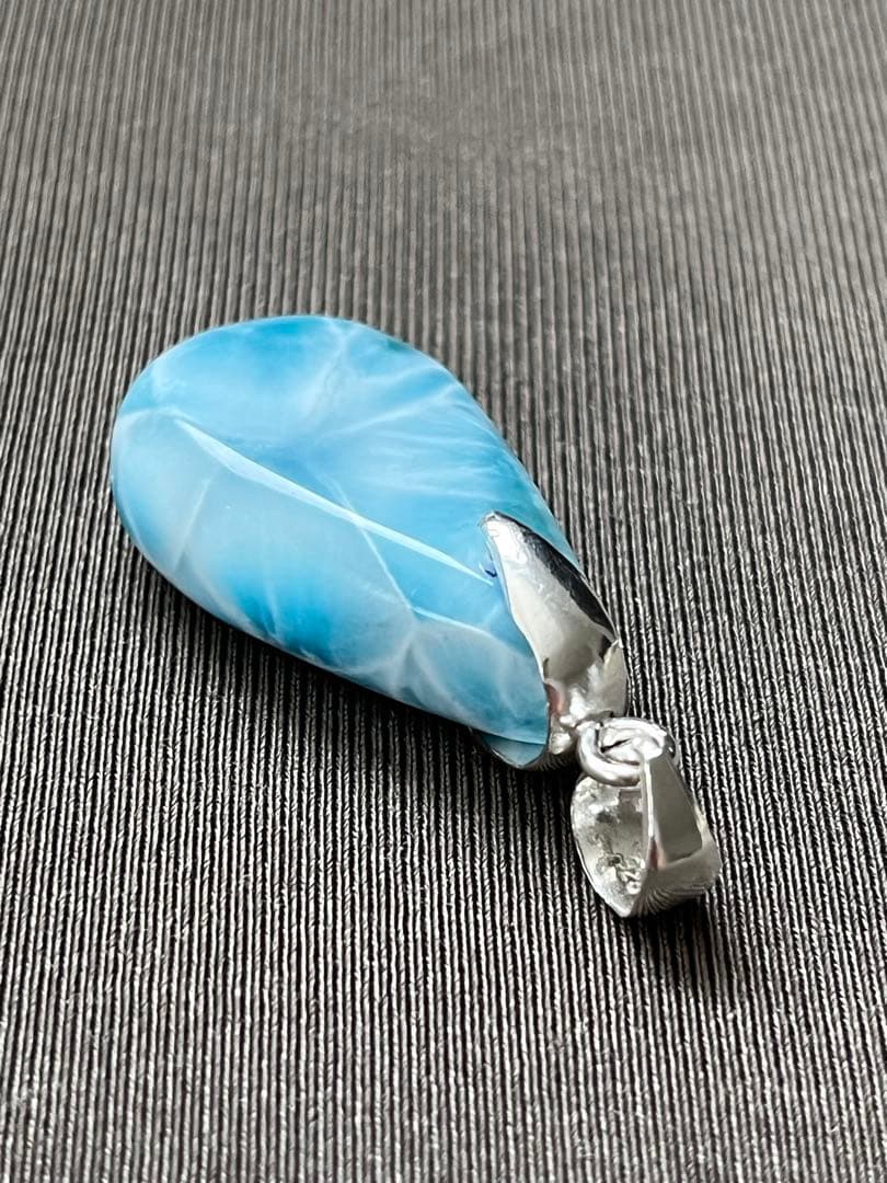 天然石ラリマー☆高品質！しずく型ペンダントトップ☆両面違う模様で素敵！