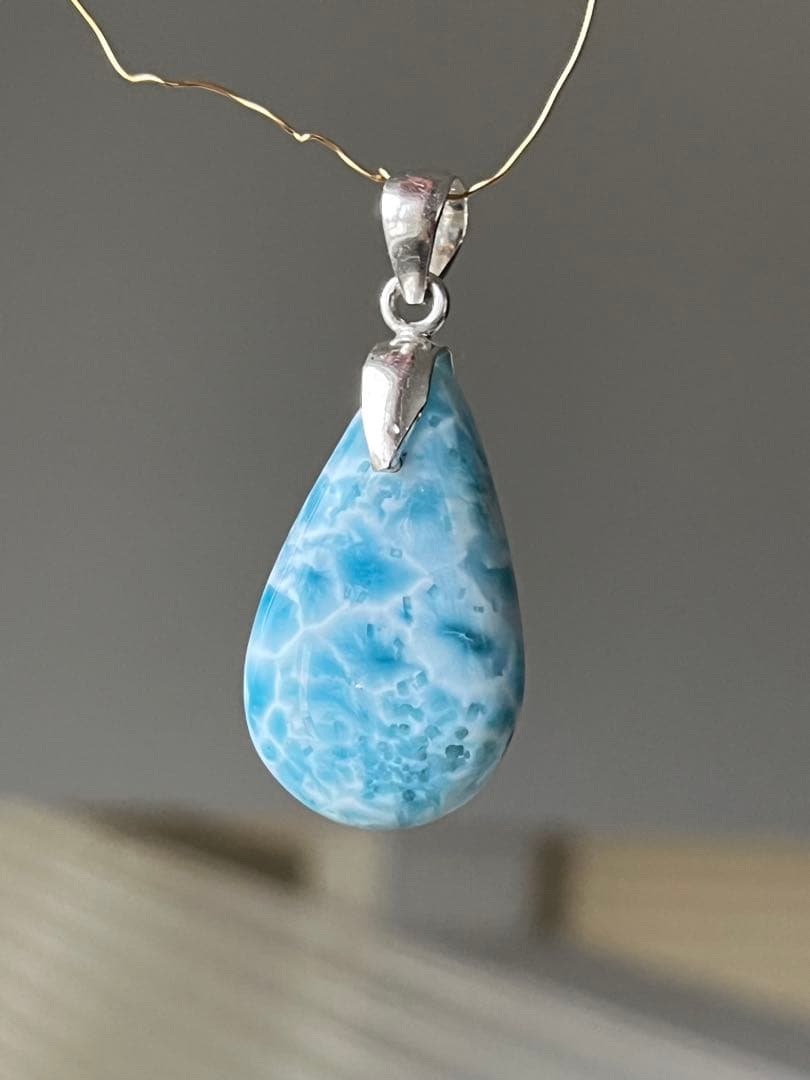 天然石ラリマー☆高品質！しずく型ペンダントトップ☆両面違う模様で素敵！