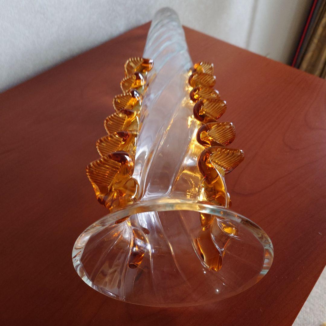 スパイラルデザインのオーダーガラス花瓶