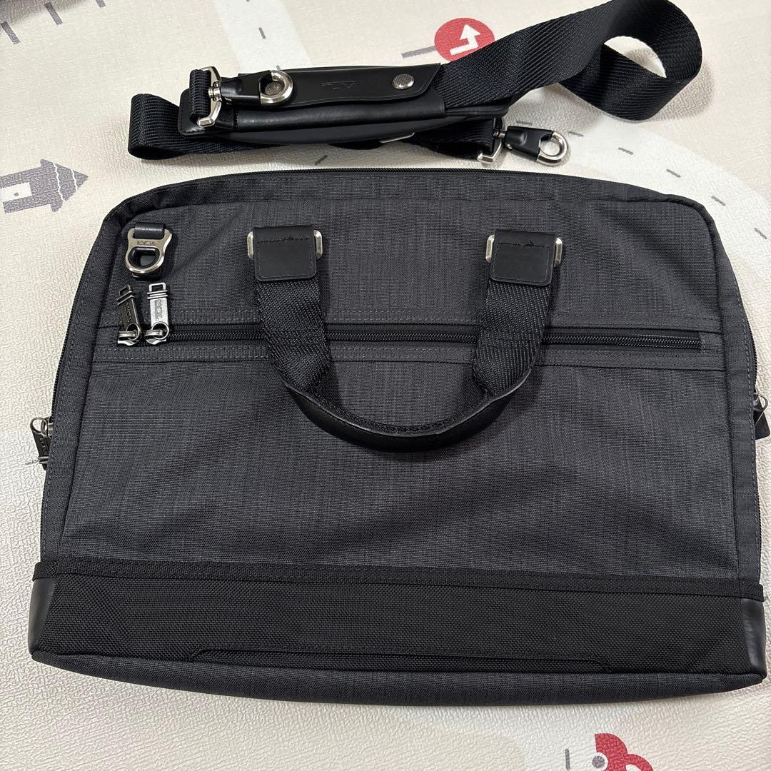 TUMI ブラック ビジネスバッグ