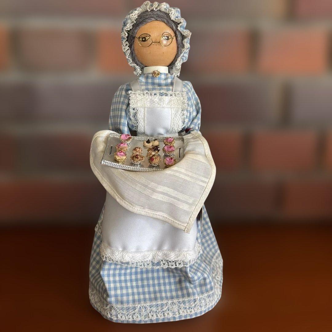 Granny Sweet Seller Doll 《おばあちゃまの料理人》