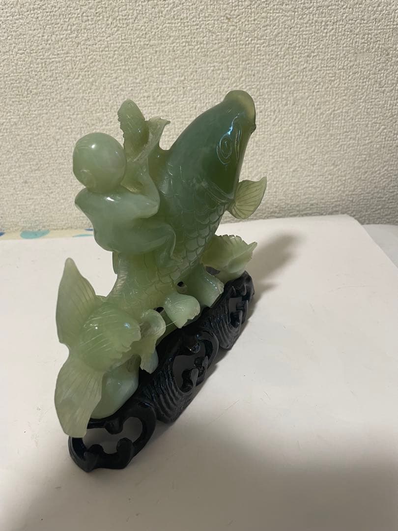 翡翠玉石彫刻　· 鯉と童子　置物　天然石