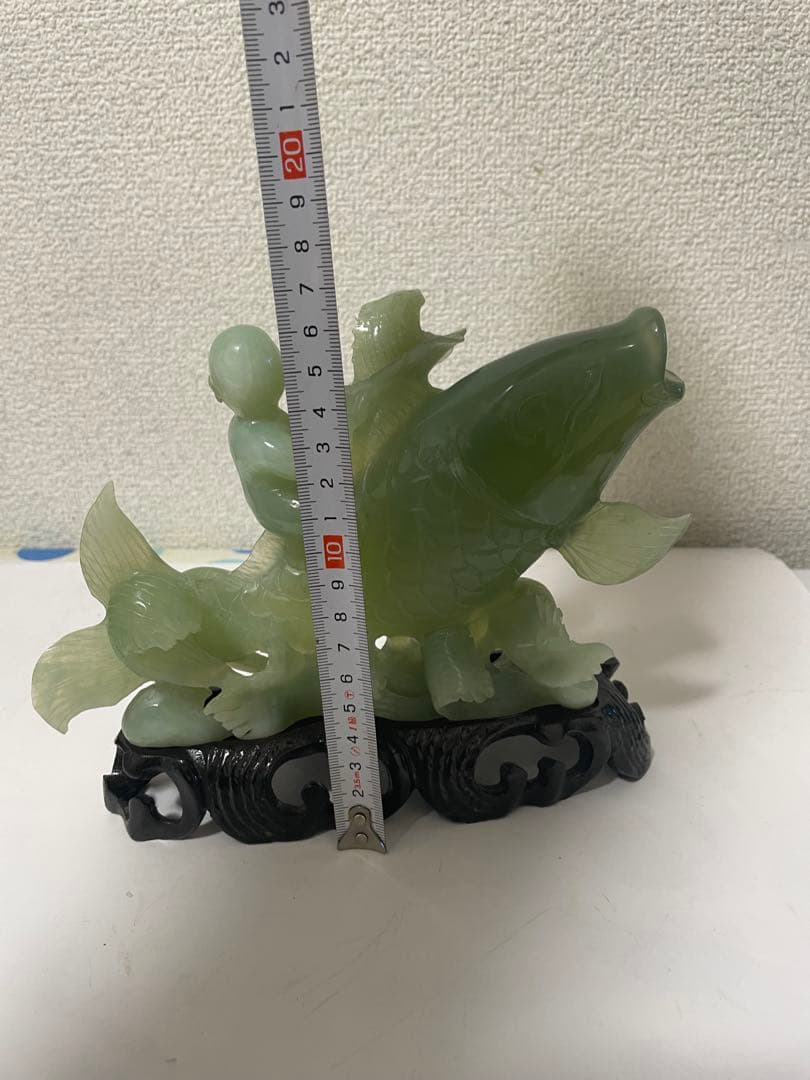 翡翠玉石彫刻　· 鯉と童子　置物　天然石