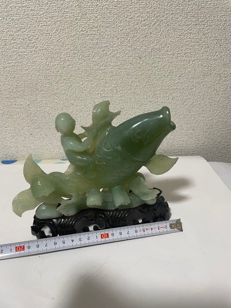 翡翠玉石彫刻　· 鯉と童子　置物　天然石