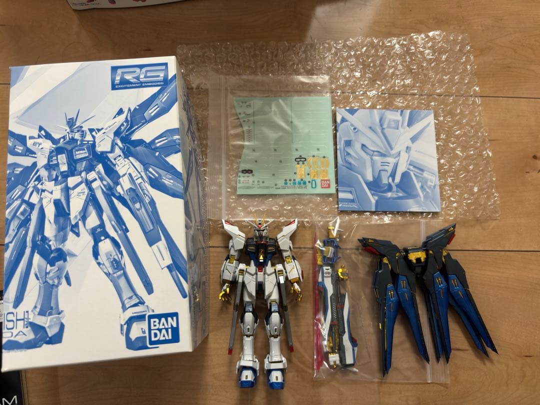 RGストライクフリーダム+ デスティニー チタニウム+拡張パーツ+レジェンド