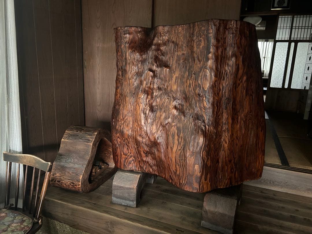 大幅値下げ‼️大小の木の彫刻オブジェ2点セット。台座付き。