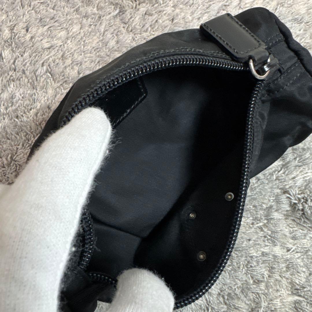 【極美品】PRADA プラダ ポーチ 化粧ポーチ ペンケース 小物入れ ブラック