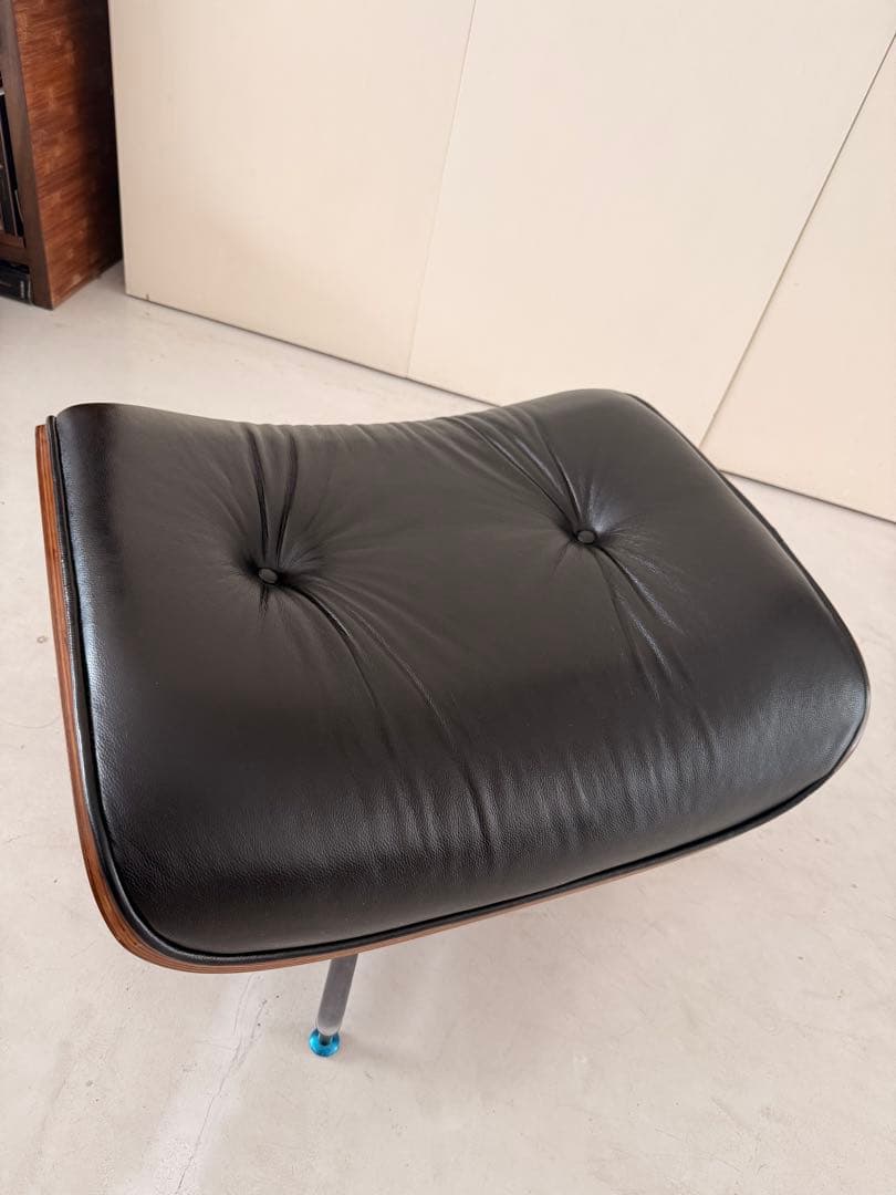 イームズラウンジチェアのレプリカオットマン（ラウンジチェアは付属しません）