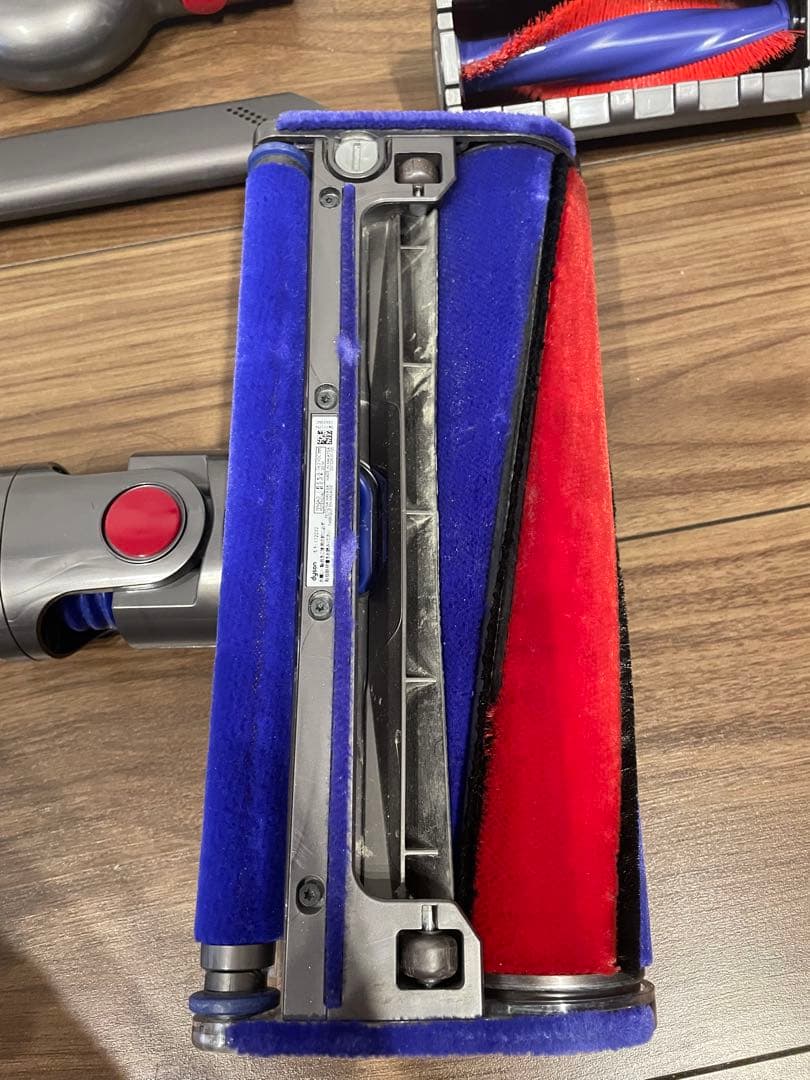 スタンド付 dyson ダイソン ハンディクリーナー v8 fluffy